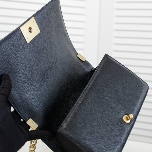 シャネルバッグ着用イメージ